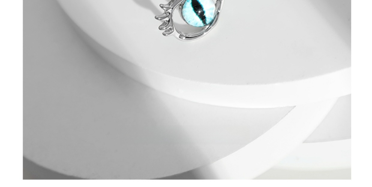 Cat‑Eye Demon Stud Earrings – Gothic Feline Glass Eyes
